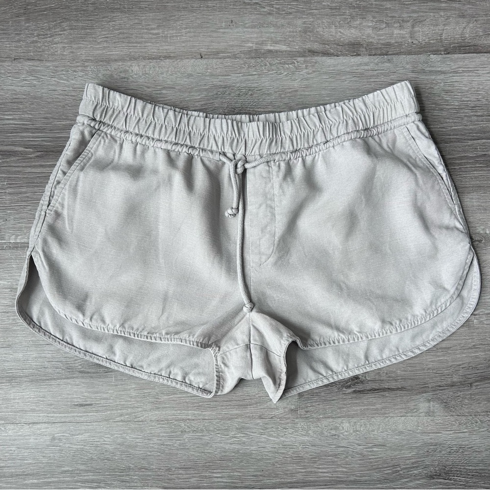 Aritzia Wilfred Free beige linen blend shorts size large